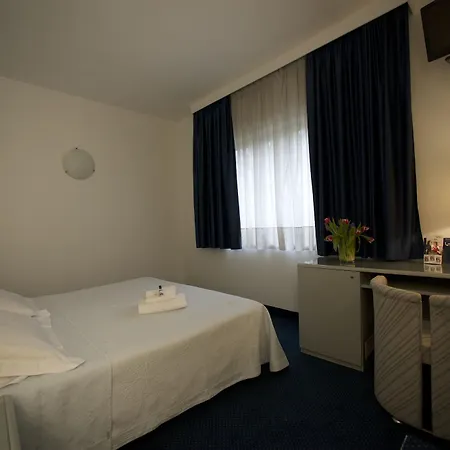 Club Hotel 3*