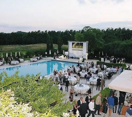 Club Hotel