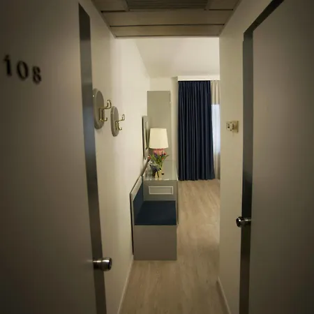 Club Hotel